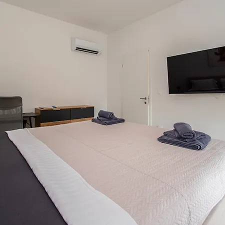 Villa Nini House With Sea View In Pomer,istria