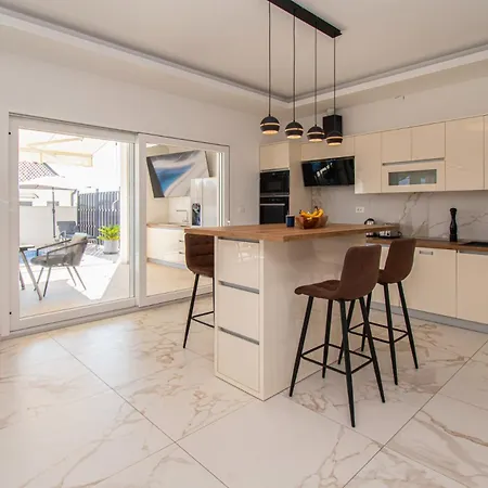 Villa Nini House With Sea View In Pomer,istria Peroj