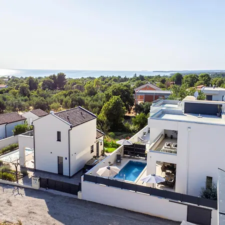 Villa Nini House With Sea View In Pomer,istria