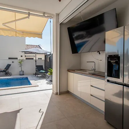 Nini House With Sea View In Pomer,istria Peroj