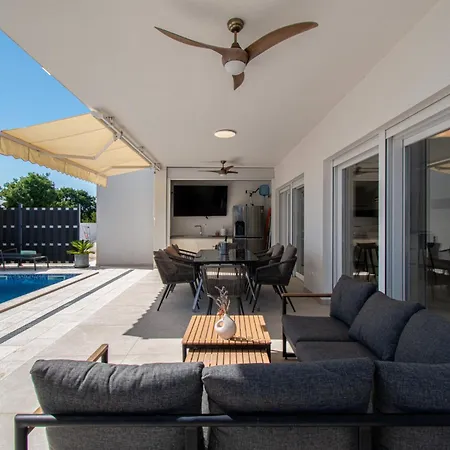 Nini House With Sea View In Pomer,istria Villa