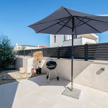Nini House With Sea View In Pomer,istria