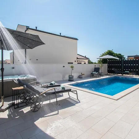 Nini House , Beautiful Sea View With Jacuzzi By Istrabook Peroj