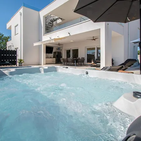 Nini House , Beautiful Sea View With Jacuzzi By Istrabook Peroj