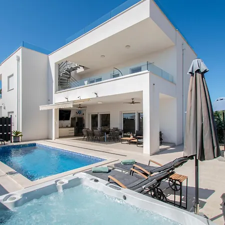 Nini House , Beautiful Sea View With Jacuzzi By Istrabook Villa Peroj