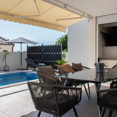 Villa Nini House , Beautiful Sea View With Jacuzzi By Istrabook
