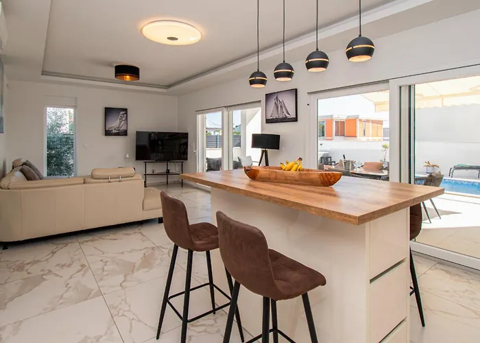 Villa Nini House , Beautiful Sea View With Jacuzzi By Istrabook פרוי