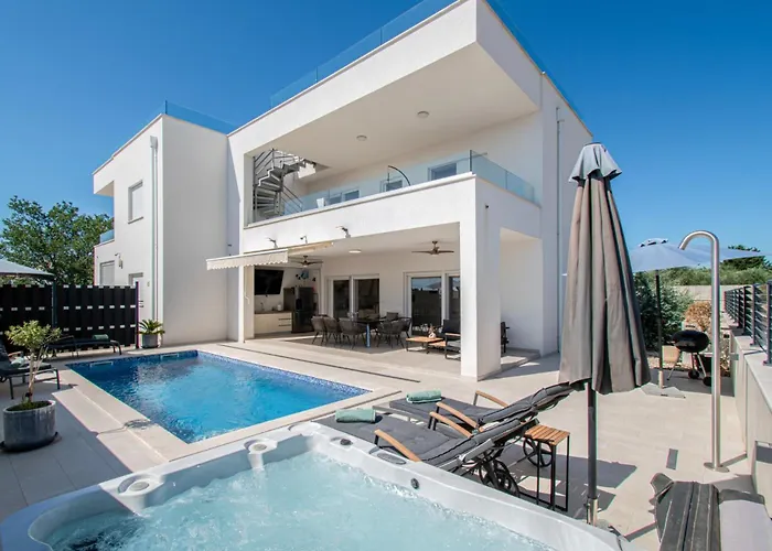 Villa Nini House , Beautiful Sea View With Jacuzzi By Istrabook וילה פרוי